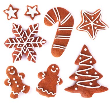 Beyaz arka planda izole edilmiş zencefilli kurabiyeler. Ev yapımı Noel tatlısı çeşitleri.