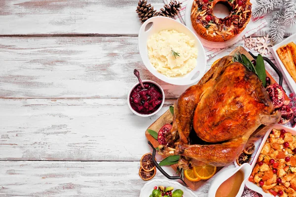 Geleneksel Noel Hindisi Yemeği Kırsal Beyaz Ahşap Arka Planda Tepeden — Stok fotoğraf