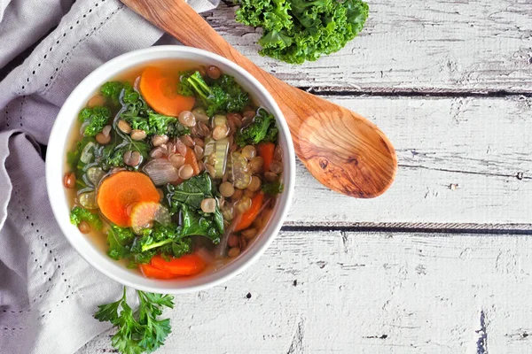 Gesunde Gemüsesuppe Mit Grünkohl Und Linsen Overhead Ansicht Tisch Szene — Stockfoto