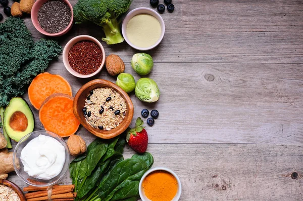 Ingredientes Alimenticios Saludables Sobre Vista Borde Lateral Sobre Fondo Madera — Foto de Stock