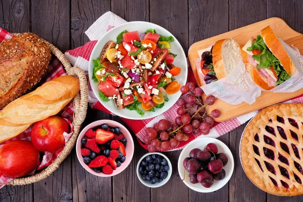 Nyári Piknik Élelmiszer Asztal Jelenet Felső Kilátás Háttér Hideg Saláták — Stock Fotó