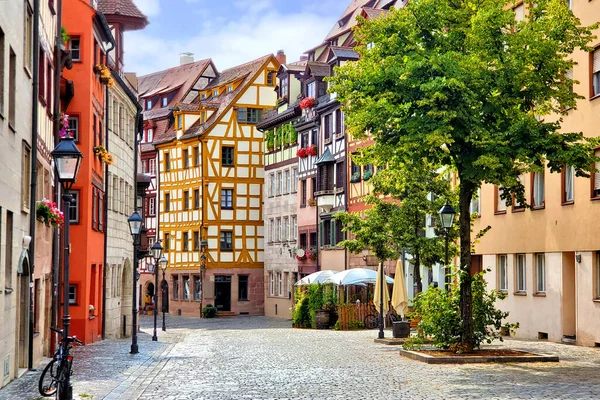 Belle Rue Bâtiments Colombages Dans Vieille Ville Pittoresque Nuremberg Bavière — Photo