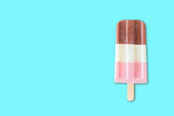 Single Neapolitan Striped Popsicle Bright Blue Background Copy Space Minimal — Stock Photo, Image