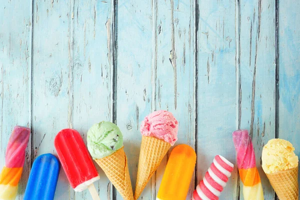 Vielzahl Von Bunten Sommer Gefrorenen Desserts Untere Kante Von Oben — Stockfoto