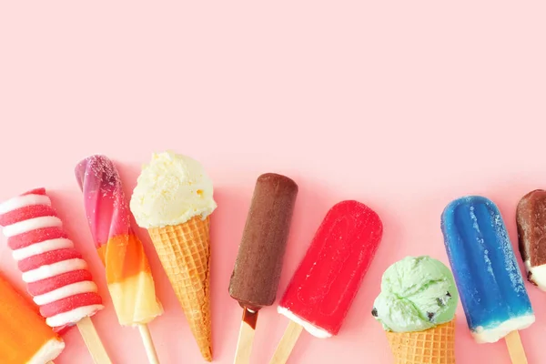 Kollektion Farbenfroher Sommer Desserts Unterer Rand Von Oben Auf Rosa — Stockfoto