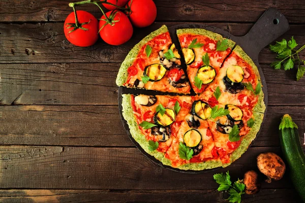 Pizza Verdure Verdi Senza Glutine Con Pomodori Zucchine Funghi Scena — Foto Stock