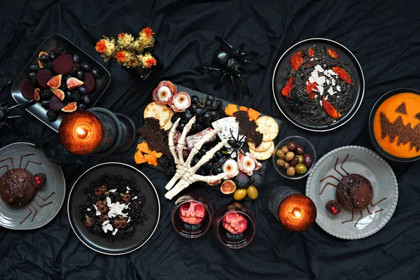 Halloween Večeře Stůl Scéna Nad Tmavě Černým Pozadím Pohled Shora — Stock fotografie