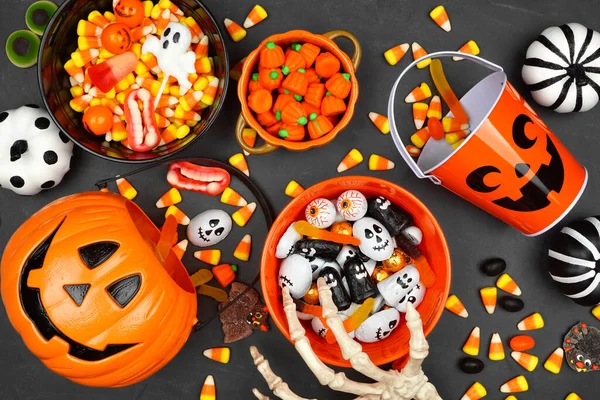 Halloween Trick Lub Traktować Scenę Jack Wiadra Latarni Wiele Cukierków — Zdjęcie stockowe
