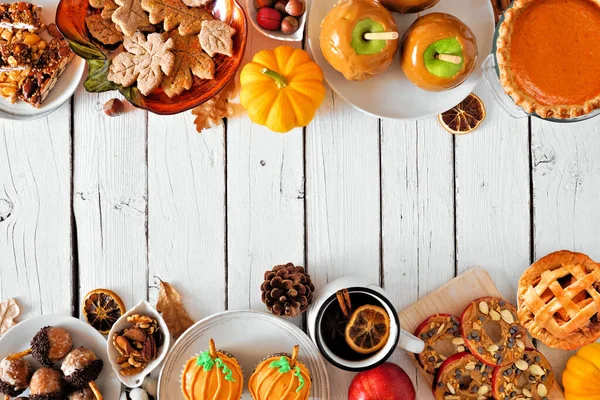 Herbstliche Desserts Doppelte Grenze Tischszene Mit Verschiedenen Süßen Herbstlichen Leckereien — Stockfoto