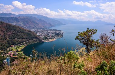Atitlan göl kıyısı - dünya üzerindeki en güzel göl