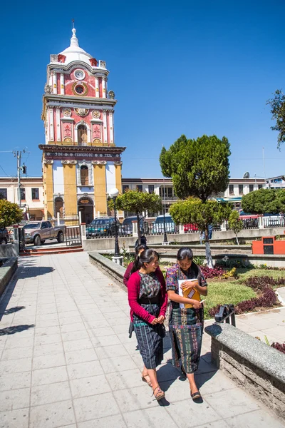 Praça central da cidade de Solola com a torre do Centenário, Guatemala — Fotografia de Stock