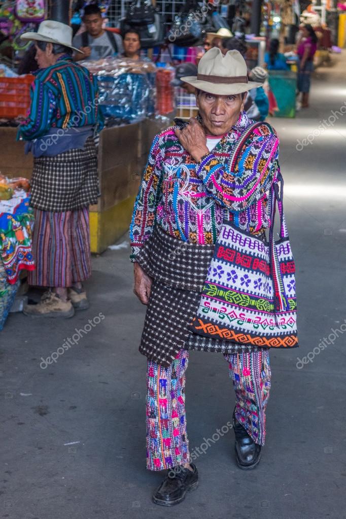 Solola ciudad ropa tradicional para hombres en la region de Atitlan Guatemala Foto editorial de stock 102854524 airtony