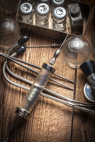 Gamla medicinska instrument. — Stockfoto