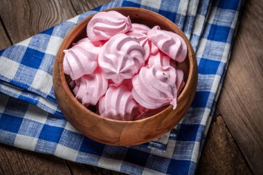 pembe kremalı kurabiye.