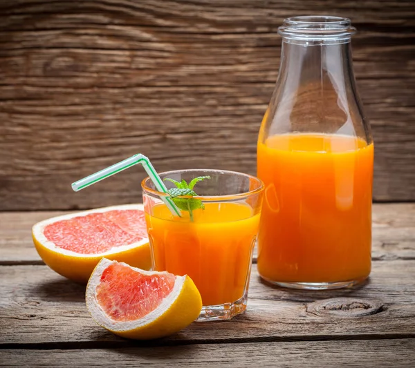 Frukt och juice. — Stockfoto