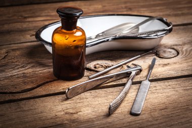 eski tıbbi aletler.