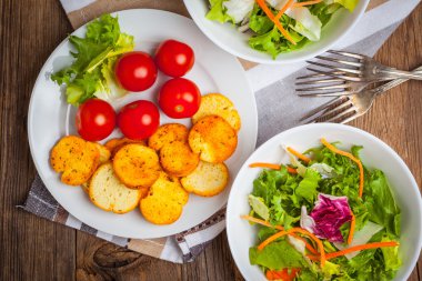 Croutons karışık salata.