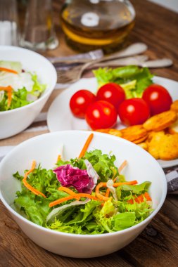 Croutons karışık salata.