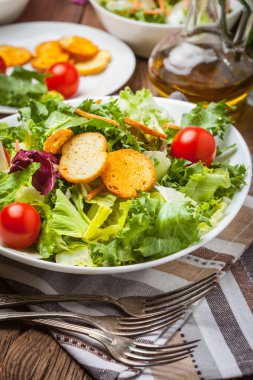 Croutons karışık salata.