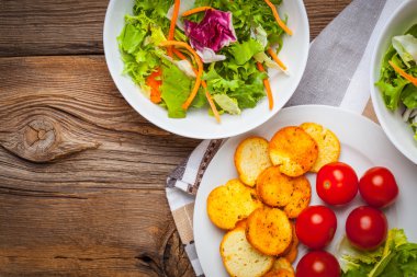Croutons karışık salata.