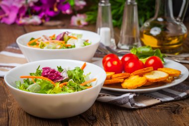 Croutons karışık salata.