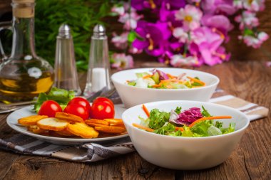 Croutons karışık salata.