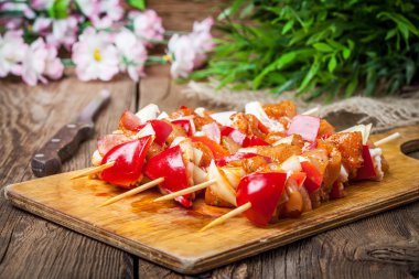 Ham sığır eti şiş ızgara için hazır