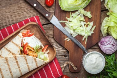 Lezzetli taze şal sandviç.