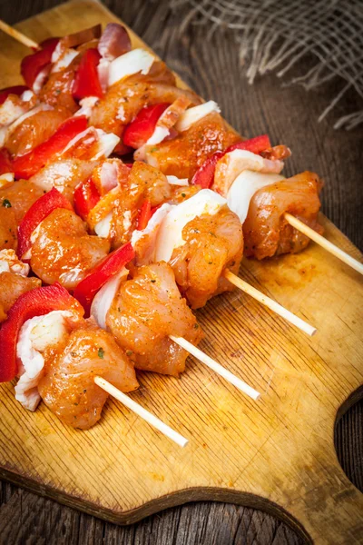 Ham sığır eti şiş ızgara için hazır