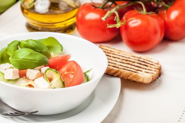 taze Akdeniz salatası.