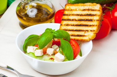 taze Akdeniz salatası.