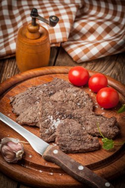 Kızarmış sığır eti dilim.