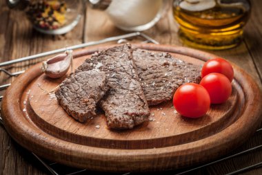 Kızarmış sığır eti dilim.