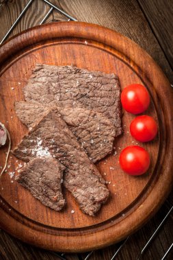 Kızarmış sığır eti dilim.