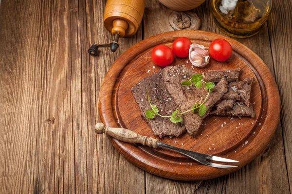 Kızarmış sığır eti dilim.