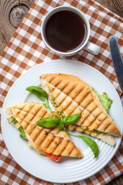 Kızarmış tost sandviç.