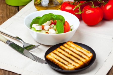 taze Akdeniz salatası.