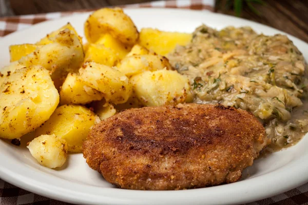 Delicious meal of minced meat cutlet, potatoes and fried cabbage — Stock Photo, Image