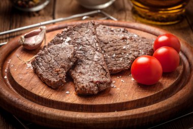 Kızarmış sığır eti dilim.