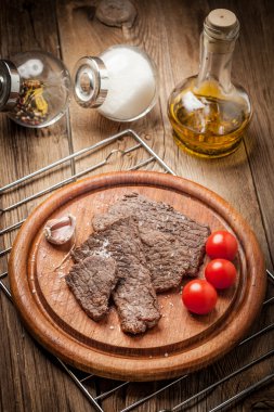 Kızarmış sığır eti dilim.