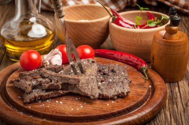 Kızarmış sığır eti dilim.