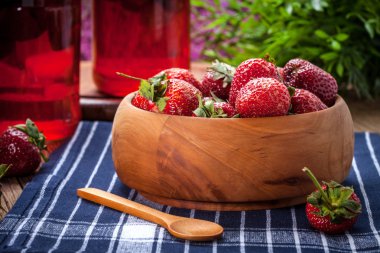 Olgun strawberrie demet.