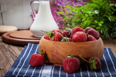 Olgun strawberrie demet.