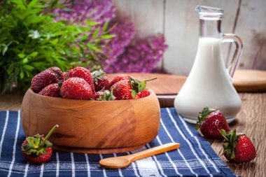 Olgun strawberrie demet.