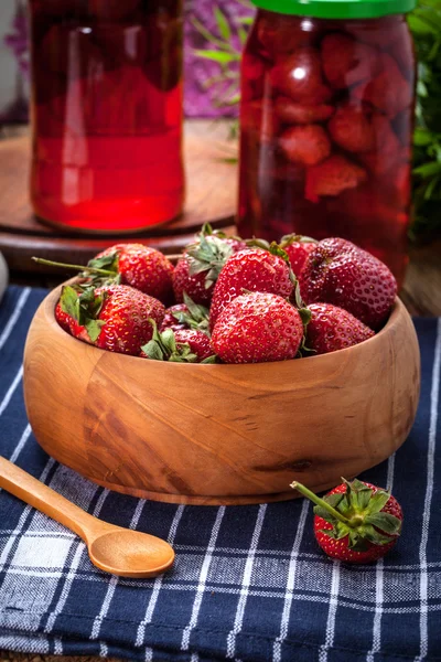 Olgun strawberrie demet.