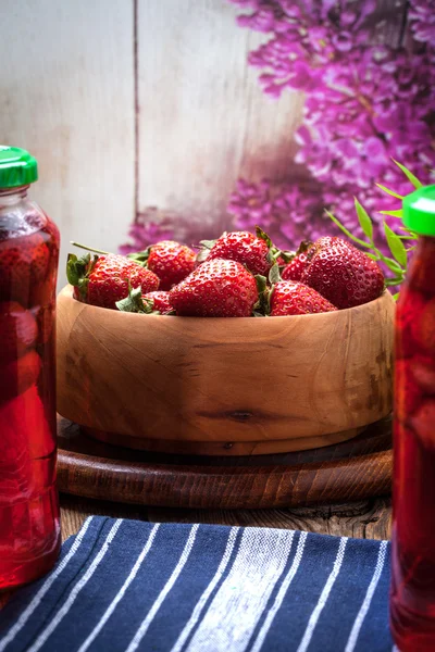 Bunch of ripe strawberrie. — Stock Photo, Image