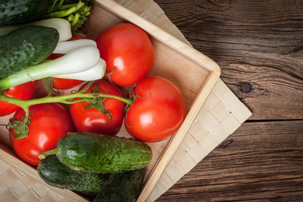 Frisches Gemüse aus dem heimischen Garten. — Stockfoto