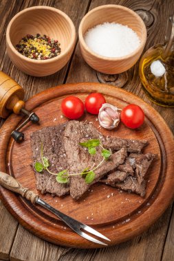 Kızarmış sığır eti dilim.