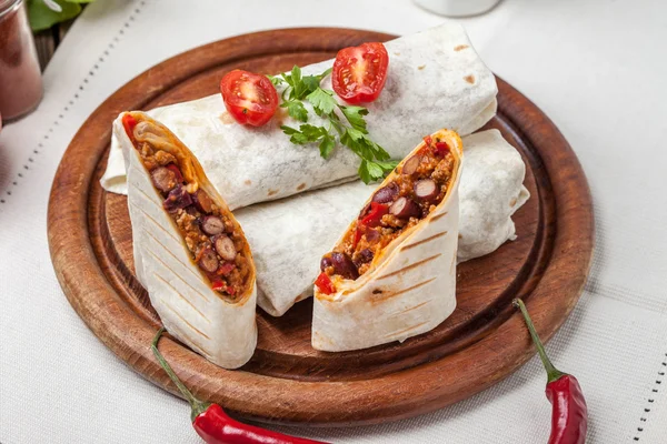 Burritos filled wiht minced meat, bean and vegetables.