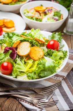 Croutons karışık salata.
